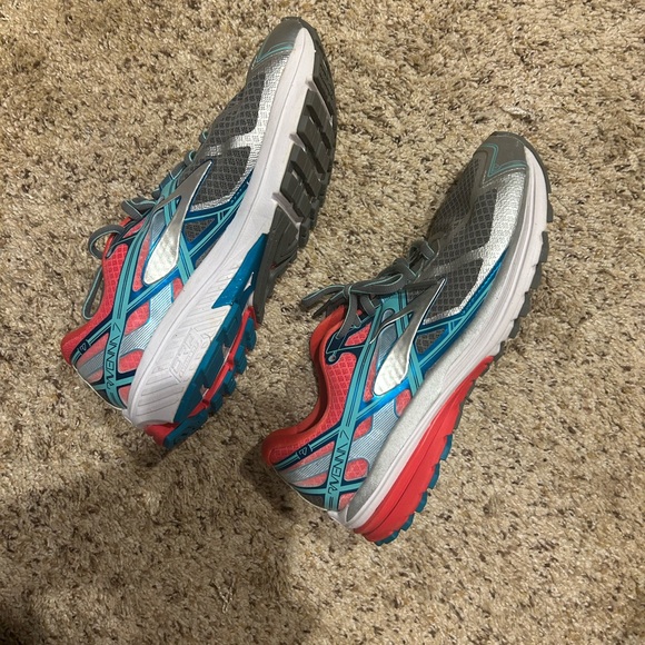 Brand new Brooks tennis shoes size 9 - Picture 3 of 5